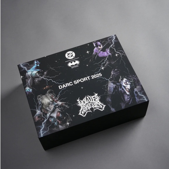 Darc Sport x DC Batman vs Joker “Side-By-Side” Tee Box Set – Medium RARE - Picture 13 of 16